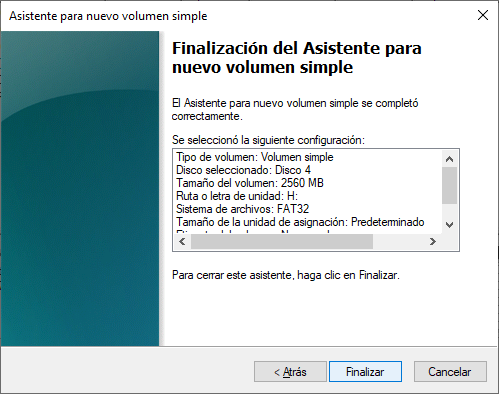 Último paso del asistente para la creación de particiones de la administración de discos de Windows 10